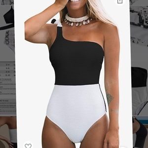 One piece swim